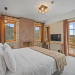 Zeyt Hotel