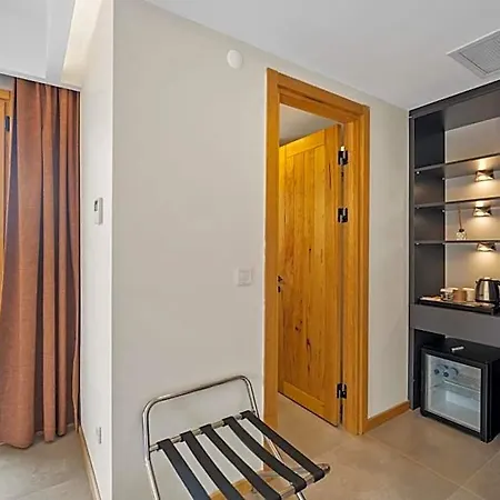 Zeyt Hotel